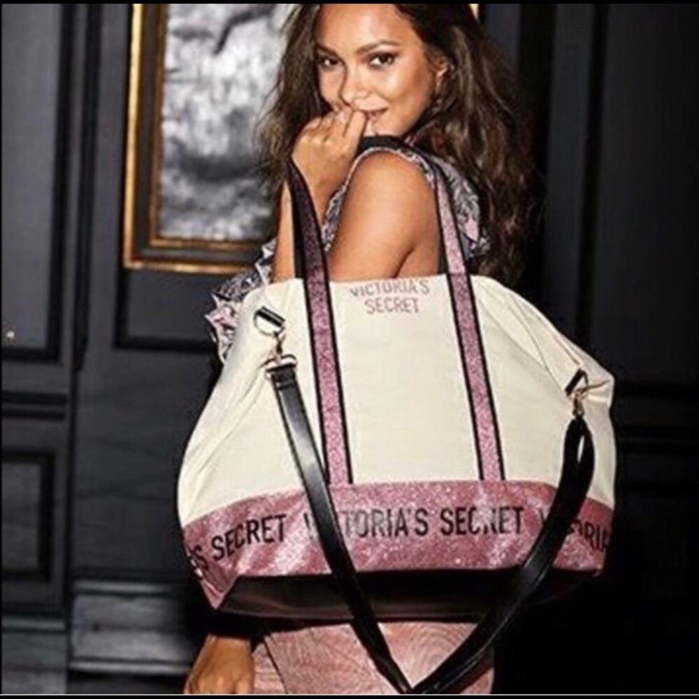 VS Weekender Pink Glitter 2018 + 2 $20 Reward Card